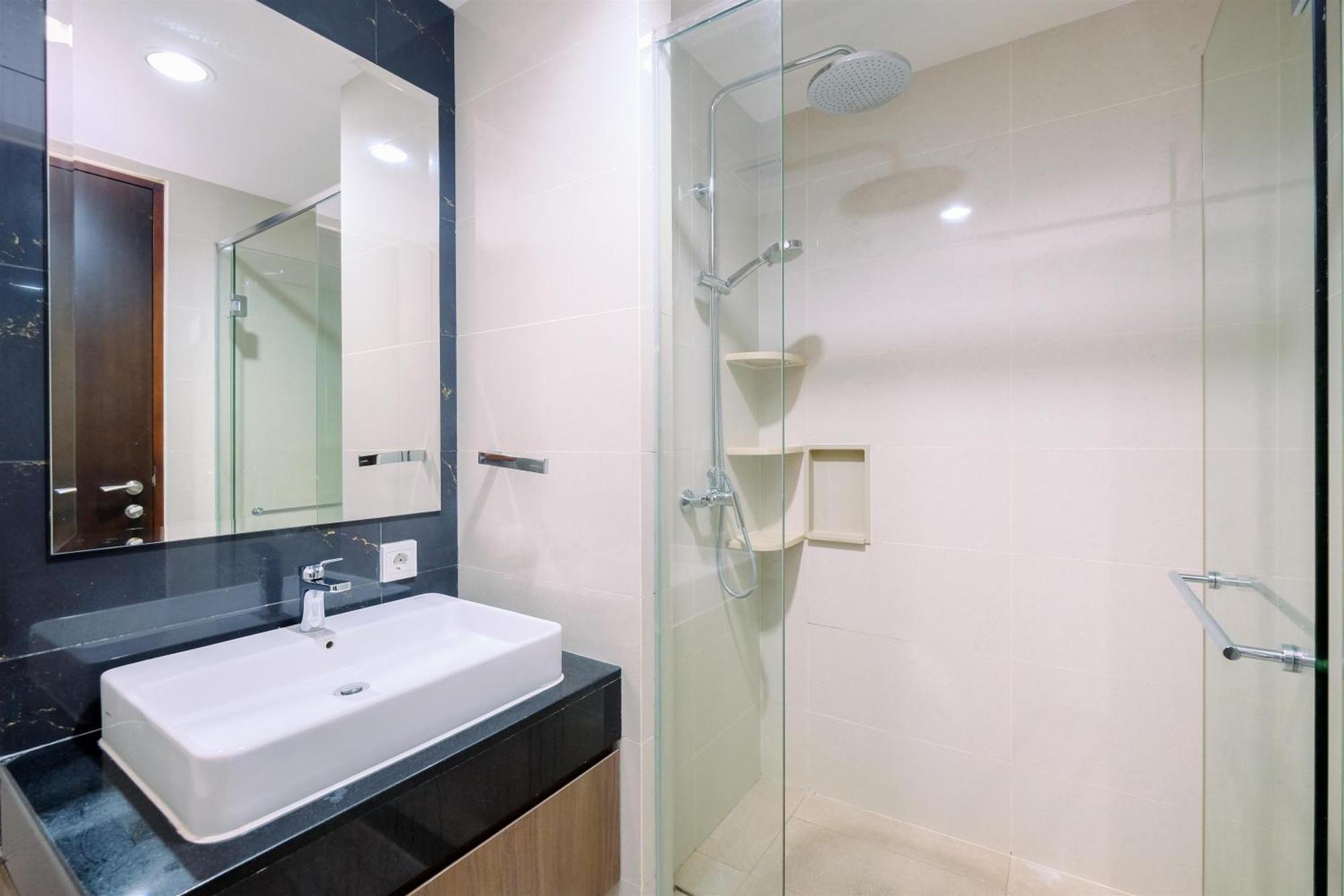 Apartemen And Elegant 1br At The Kensington Royal By Travelio *