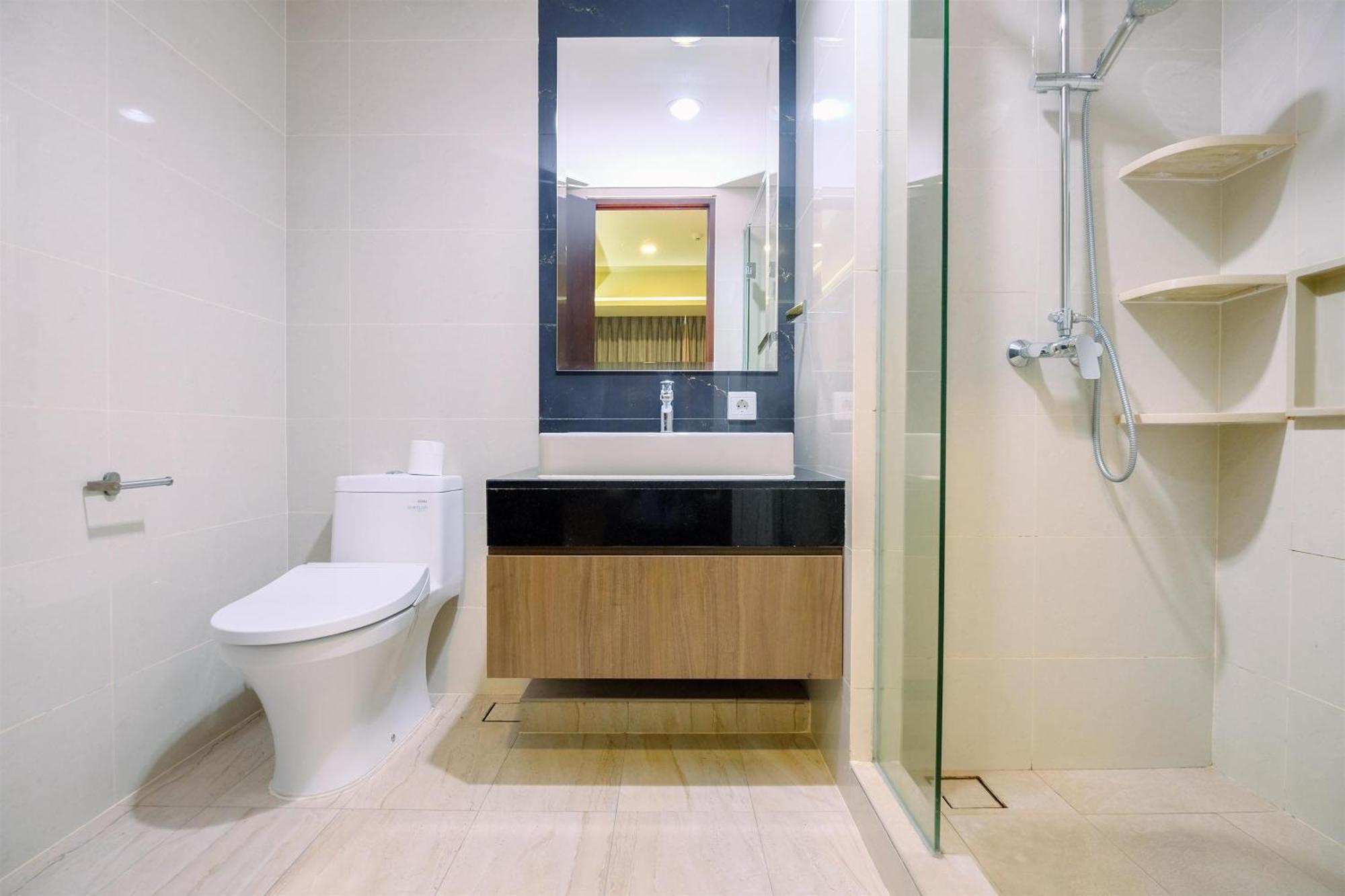 Apartemen And Elegant 1br At The Kensington Royal By Travelio *